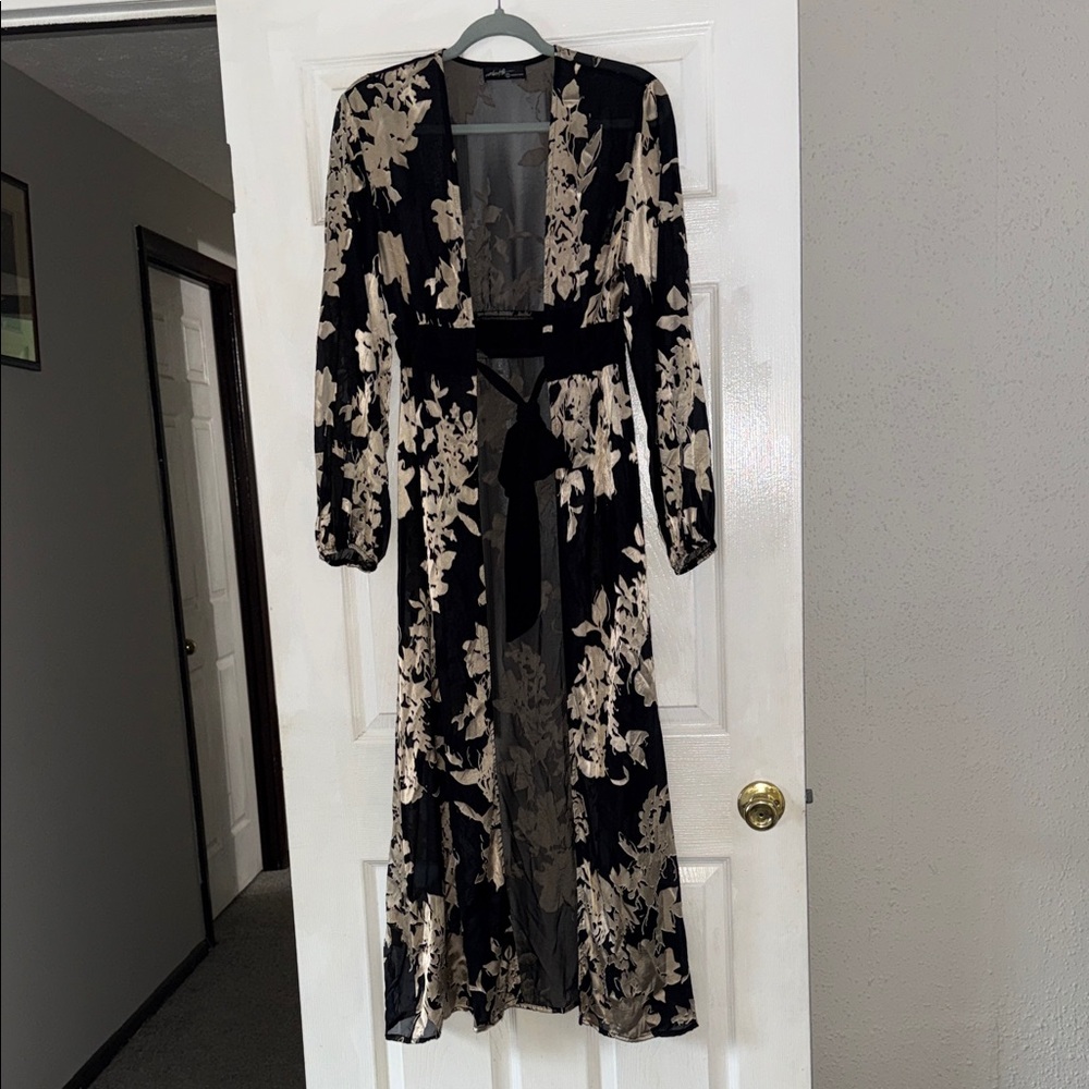 Black & Cream Floral Long Sheer Robe
